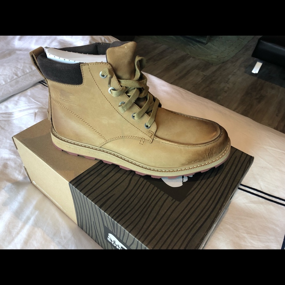 New in Box Sorel Madson Moc Toe boots size 11